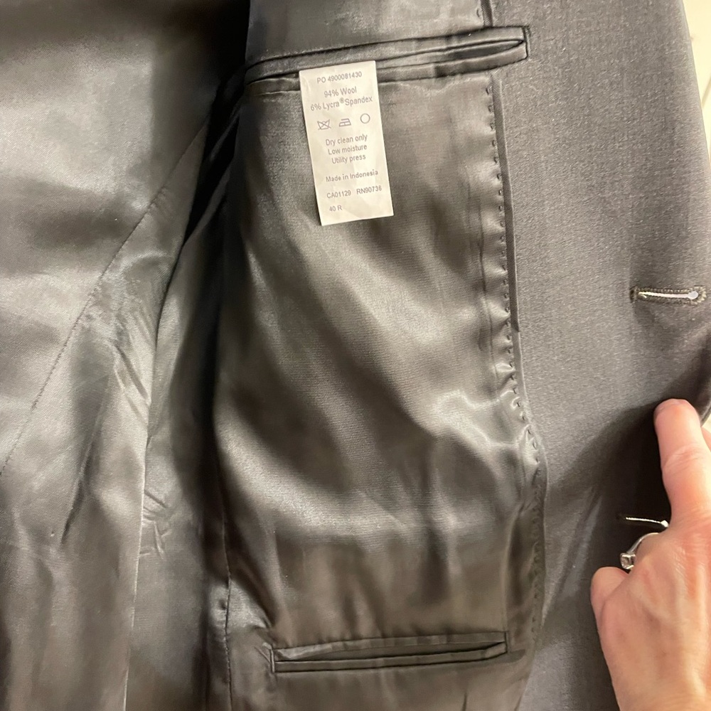 EUC Calvin Klein Wool Blend Solid Black 2 Button Suit jacket Size 40R - Picture 4 of 7